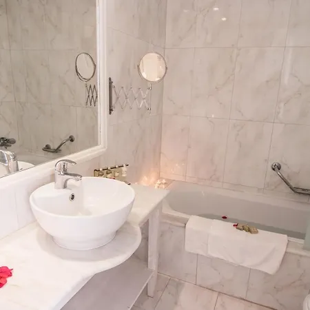 Belvedere Gerakas Luxury Ξενοδοχείο 4*