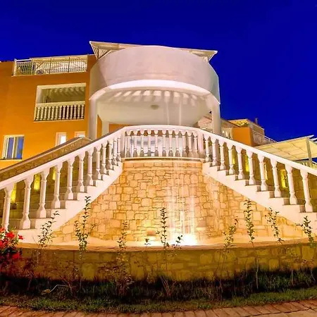 Belvedere Gerakas Luxury Hotel Vasilikí